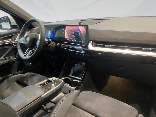 BMW X2 sDrive18d color Gris. Año 2024. 110KW(150CV). Diésel. En concesionario Automotor Costa, S.L.U. de Almería