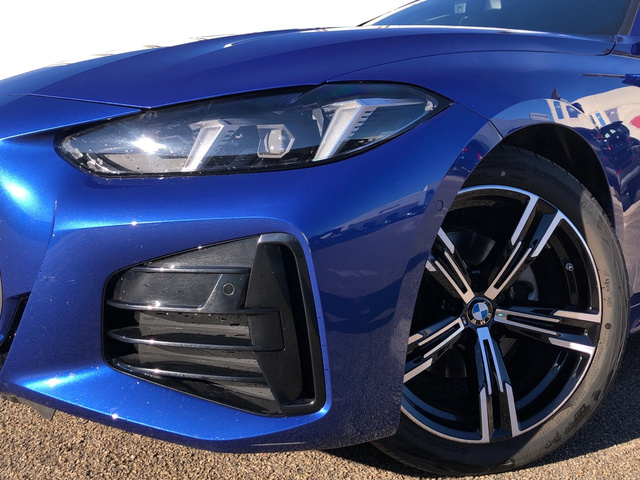 BMW Serie 4 420d Cabrio color Azul. Año 2025. 140KW(190CV). Diésel. En concesionario Vehinter Getafe de Madrid