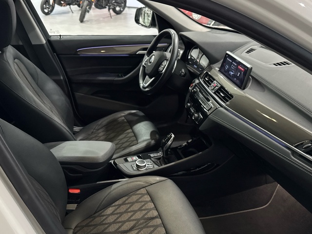 BMW X1 sDrive18d color Blanco. Año 2021. 110KW(150CV). Diésel. En concesionario Motor Gorbea de Álava