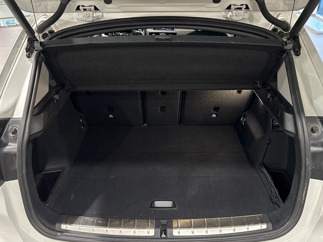 BMW X1 sDrive18d color Blanco. Año 2021. 110KW(150CV). Diésel. En concesionario Motor Gorbea de Álava