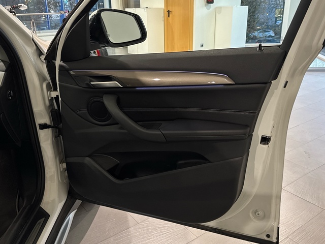BMW X1 sDrive18d color Blanco. Año 2021. 110KW(150CV). Diésel. En concesionario Motor Gorbea de Álava