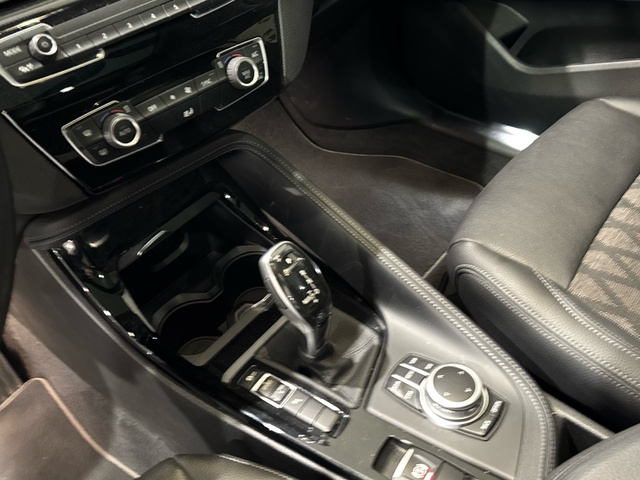 BMW X1 sDrive18d color Blanco. Año 2021. 110KW(150CV). Diésel. En concesionario Motor Gorbea de Álava