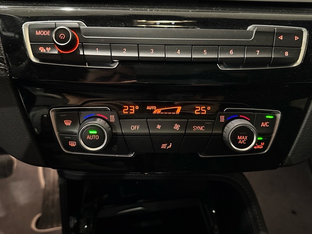 BMW X1 sDrive18d color Blanco. Año 2021. 110KW(150CV). Diésel. En concesionario Motor Gorbea de Álava