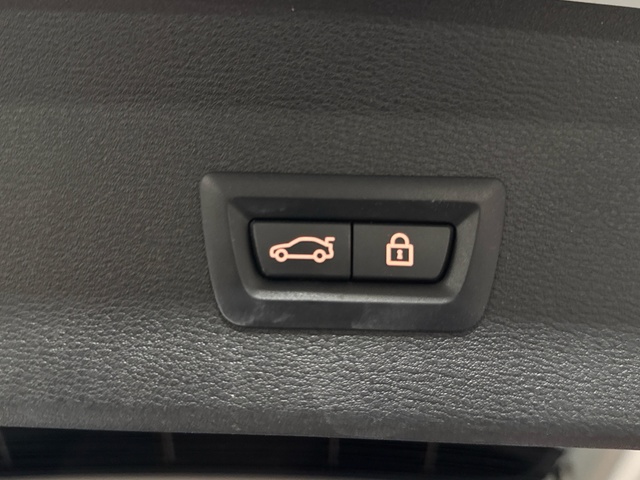 BMW X1 sDrive18d color Blanco. Año 2021. 110KW(150CV). Diésel. En concesionario Motor Gorbea de Álava