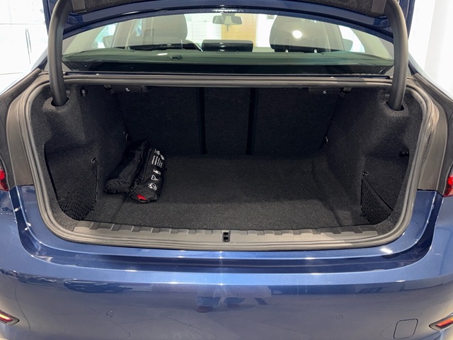 BMW Serie 3 318d color Azul. Año 2021. 110KW(150CV). Diésel. En concesionario Motor Gorbea de Álava