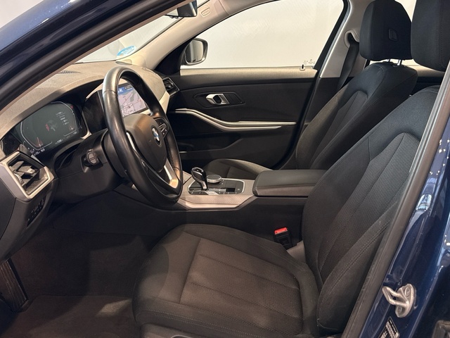 BMW Serie 3 318d color Azul. Año 2021. 110KW(150CV). Diésel. En concesionario Motor Gorbea de Álava