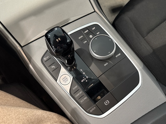 BMW Serie 3 318d color Azul. Año 2021. 110KW(150CV). Diésel. En concesionario Motor Gorbea de Álava