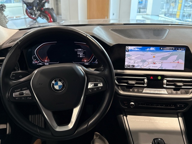 BMW Serie 3 318d color Azul. Año 2021. 110KW(150CV). Diésel. En concesionario Motor Gorbea de Álava