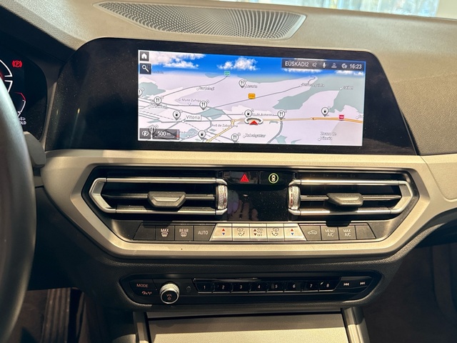 BMW Serie 3 318d color Azul. Año 2021. 110KW(150CV). Diésel. En concesionario Motor Gorbea de Álava