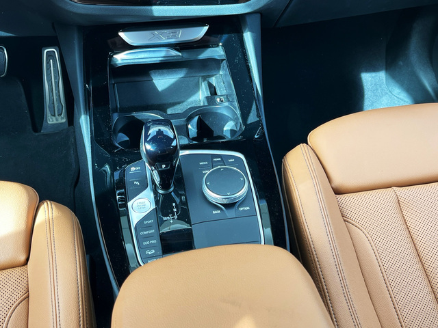 BMW X3 xDrive20d color Gris. Año 2023. 140KW(190CV). Diésel. En concesionario CARTAGENA PREMIUM S.L. de Murcia