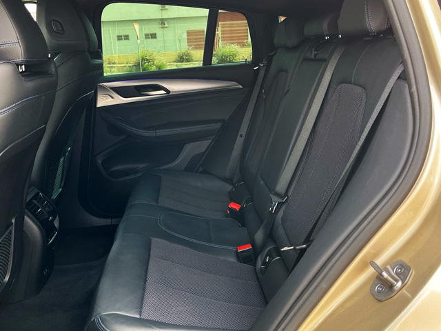 BMW X4 xDrive20d color Beige. Año 2021. 140KW(190CV). Diésel. En concesionario CARTAGENA PREMIUM S.L. de Murcia