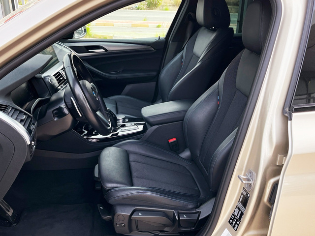 BMW X4 xDrive20d color Beige. Año 2021. 140KW(190CV). Diésel. En concesionario CARTAGENA PREMIUM S.L. de Murcia