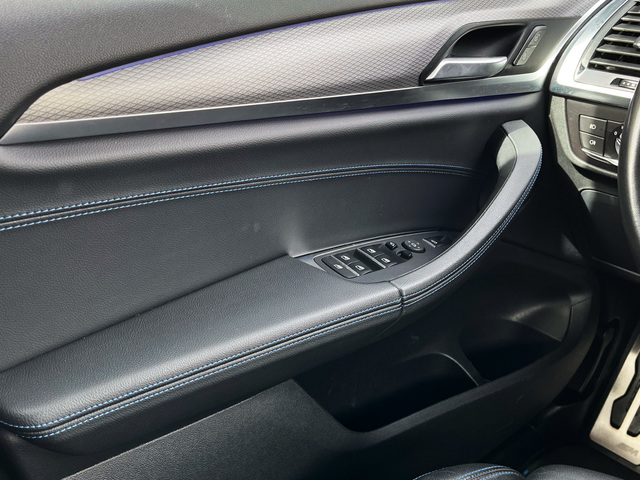 BMW X4 xDrive20d color Beige. Año 2021. 140KW(190CV). Diésel. En concesionario CARTAGENA PREMIUM S.L. de Murcia