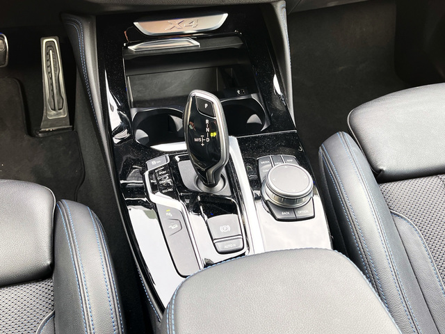 BMW X4 xDrive20d color Beige. Año 2021. 140KW(190CV). Diésel. En concesionario CARTAGENA PREMIUM S.L. de Murcia