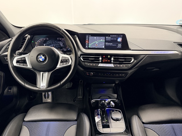 BMW Serie 1 118d color Gris. Año 2024. 110KW(150CV). Diésel. En concesionario Maberauto de Castellón