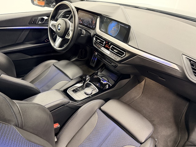 BMW Serie 1 118d color Gris. Año 2024. 110KW(150CV). Diésel. En concesionario Maberauto de Castellón