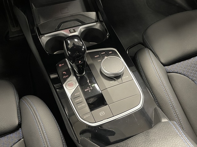 BMW Serie 1 118d color Gris. Año 2024. 110KW(150CV). Diésel. En concesionario Maberauto de Castellón