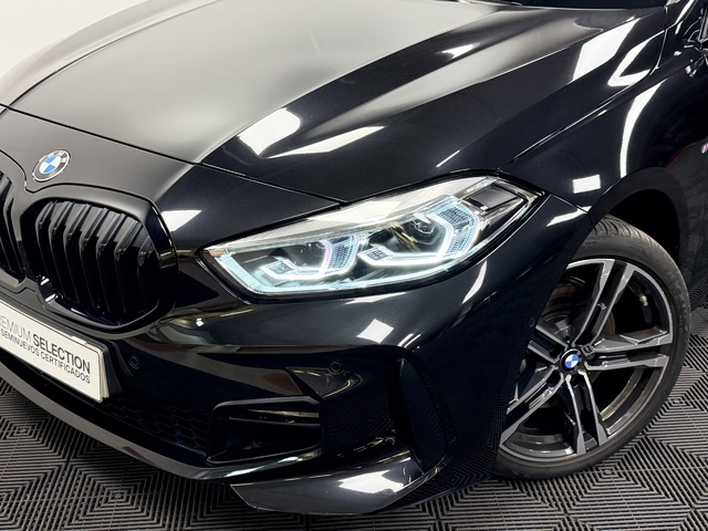 BMW Serie 1 118i color Negro. Año 2024. 103KW(140CV). Gasolina. En concesionario Maberauto de Castellón