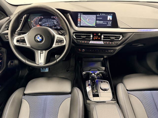 BMW Serie 1 118i color Negro. Año 2024. 103KW(140CV). Gasolina. En concesionario Maberauto de Castellón