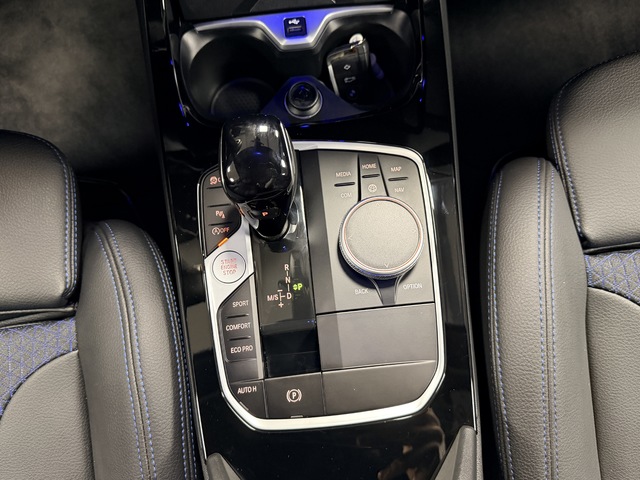 BMW Serie 1 118i color Negro. Año 2024. 103KW(140CV). Gasolina. En concesionario Maberauto de Castellón