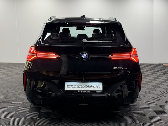 BMW X3 xDrive30e color Negro. Año 2025. 220KW(299CV). Híbrido Electro/Gasolina. En concesionario Maberauto de Castellón
