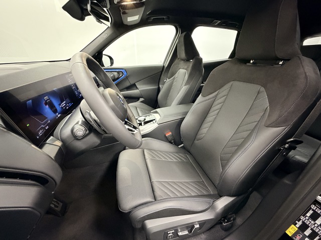 BMW X3 xDrive30e color Negro. Año 2025. 220KW(299CV). Híbrido Electro/Gasolina. En concesionario Maberauto de Castellón