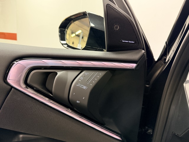 BMW X3 xDrive30e color Negro. Año 2025. 220KW(299CV). Híbrido Electro/Gasolina. En concesionario Maberauto de Castellón