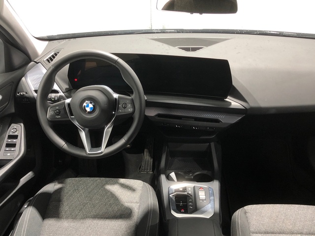 BMW Serie 1 116i color Negro. Año 2025. 90KW(122CV). Gasolina. En concesionario Auto Premier, S.A. - MADRID de Madrid