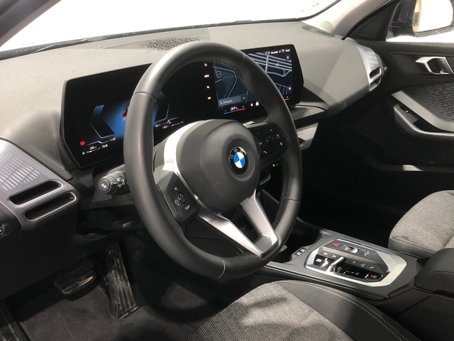 BMW Serie 1 116i color Negro. Año 2025. 90KW(122CV). Gasolina. En concesionario Auto Premier, S.A. - MADRID de Madrid