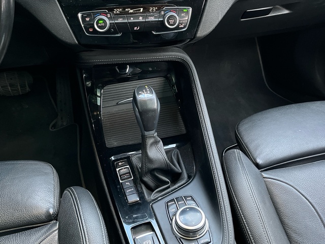 BMW X2 xDrive25e color Oro. Año 2021. 162KW(220CV). Híbrido Electro/Gasolina. En concesionario Murcia Premium S.L. AV DEL ROCIO de Murcia