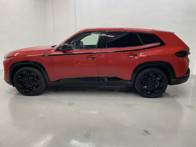 BMW XM 50e color Rojo. Año 2025. 350KW(476CV). Híbrido Electro/Gasolina. En concesionario Cabrero Motorsport de Huesca