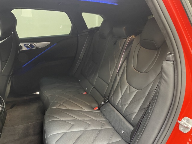 BMW XM 50e color Rojo. Año 2025. 350KW(476CV). Híbrido Electro/Gasolina. En concesionario Cabrero Motorsport de Huesca