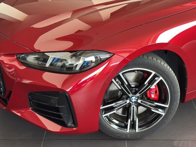 BMW Serie 4 430d Coupe color Rojo. Año 2025. 210KW(286CV). Diésel. En concesionario BMW Avilcar Ávila de Ávila