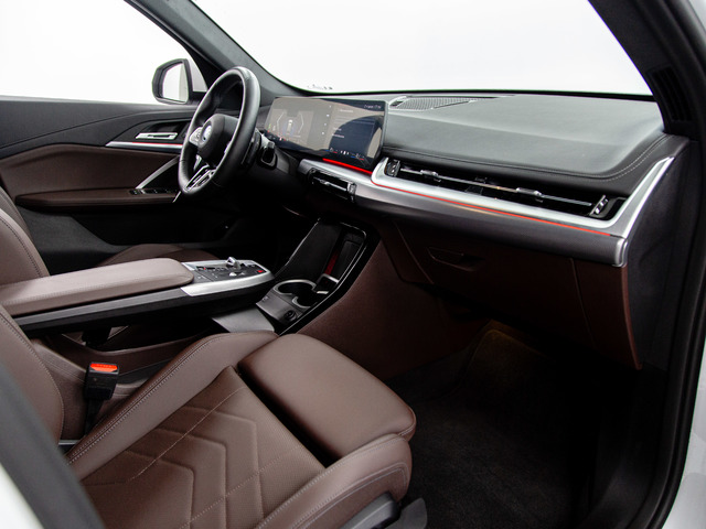 BMW X1 xDrive25e color Blanco. Año 2025. 180KW(245CV). Híbrido Electro/Gasolina. En concesionario Benigar Alicante de Alicante