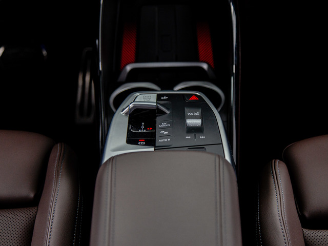 BMW X1 xDrive25e color Blanco. Año 2025. 180KW(245CV). Híbrido Electro/Gasolina. En concesionario Benigar Alicante de Alicante