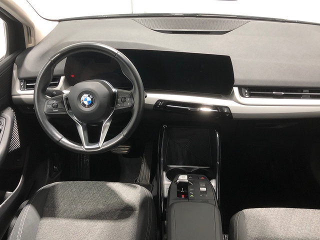 BMW Serie 2 218d Active Tourer color Verde. Año 2023. 110KW(150CV). Diésel. En concesionario Auto Premier, S.A. - MADRID de Madrid