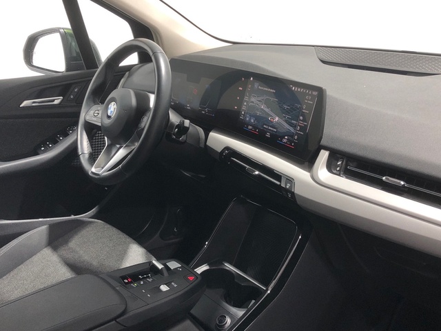 BMW Serie 2 218d Active Tourer color Verde. Año 2023. 110KW(150CV). Diésel. En concesionario Auto Premier, S.A. - MADRID de Madrid