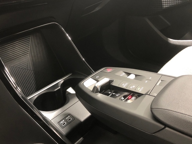 BMW Serie 2 218d Active Tourer color Verde. Año 2023. 110KW(150CV). Diésel. En concesionario Auto Premier, S.A. - MADRID de Madrid