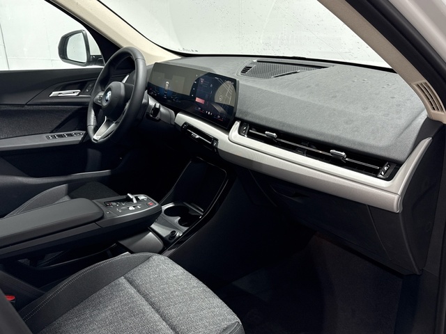 BMW X1 xDrive25e color Blanco. Año 2025. 180KW(245CV). Híbrido Electro/Gasolina. En concesionario Auto Premier, S.A. - ALCALÁ DE HENARES de Madrid