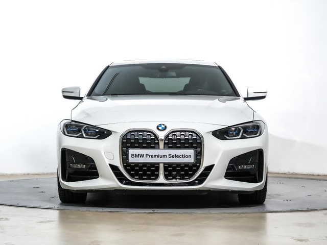 BMW Serie 4 430d Coupe color Blanco. Año 2021. 210KW(286CV). Diésel. En concesionario Oliva Motor Tarragona de Tarragona