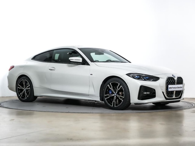 BMW Serie 4 430d Coupe color Blanco. Año 2021. 210KW(286CV). Diésel. En concesionario Oliva Motor Tarragona de Tarragona