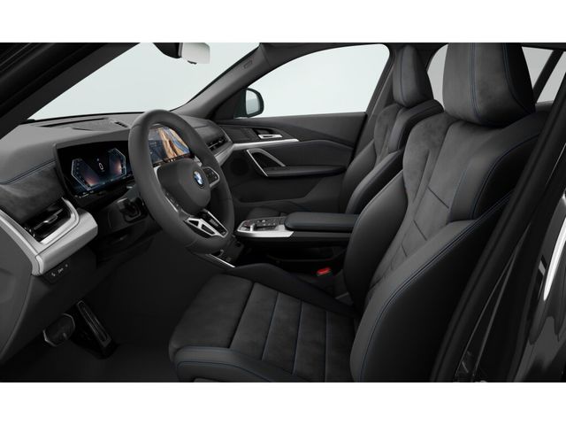 BMW X2 sDrive18d color Negro. Año 2024. 110KW(150CV). Diésel. En concesionario Momentum S.A. de Madrid