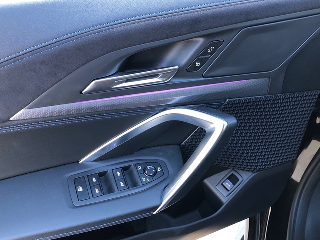 BMW X2 sDrive18d color Negro. Año 2024. 110KW(150CV). Diésel. En concesionario Momentum S.A. de Madrid