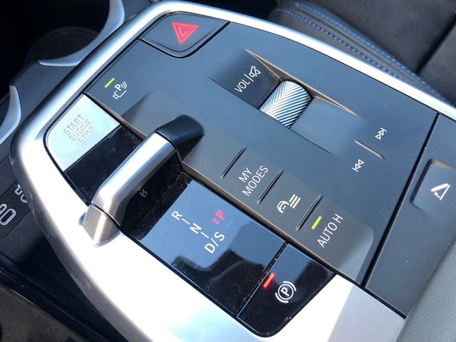 BMW X2 sDrive18d color Negro. Año 2024. 110KW(150CV). Diésel. En concesionario Momentum S.A. de Madrid