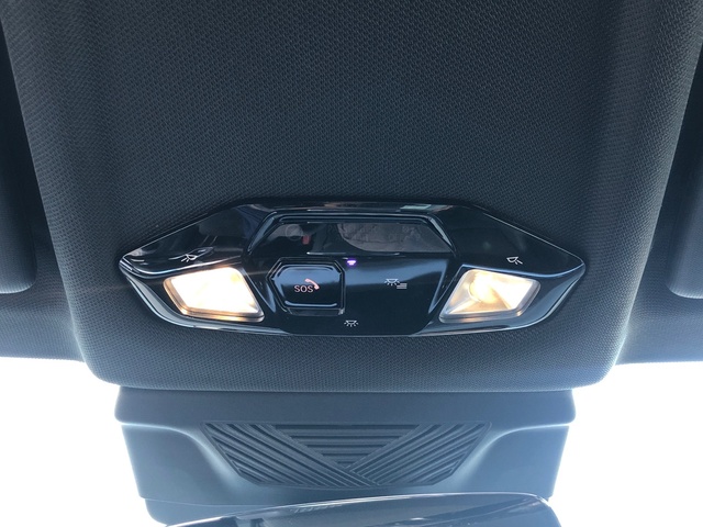 BMW X2 sDrive18d color Negro. Año 2024. 110KW(150CV). Diésel. En concesionario Momentum S.A. de Madrid