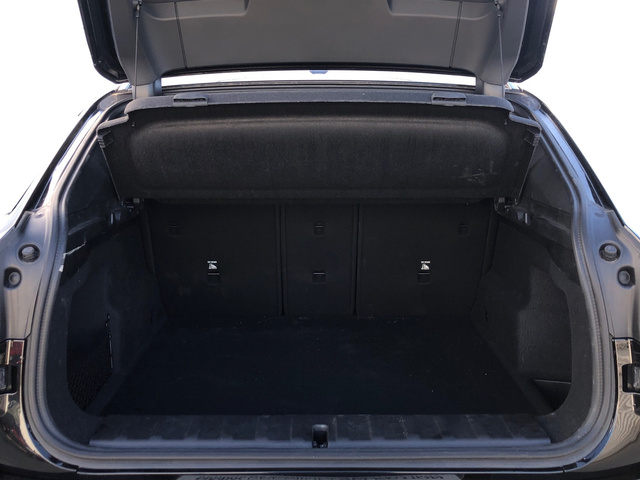 BMW X2 sDrive18d color Negro. Año 2024. 110KW(150CV). Diésel. En concesionario Momentum S.A. de Madrid