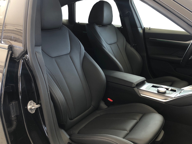 BMW Serie 4 420d Gran Coupe color Negro. Año 2025. 140KW(190CV). Diésel. En concesionario Vehinter Getafe de Madrid