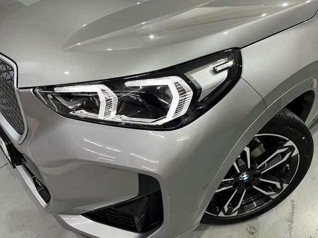 BMW iX1 eDrive20 color Gris Plata. Año 2025. 150KW(204CV). Eléctrico. En concesionario Unicars Ponent de Lleida