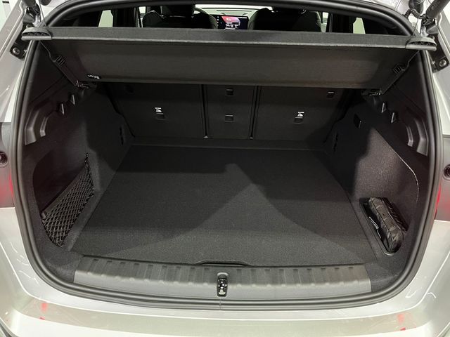 BMW iX1 eDrive20 color Gris Plata. Año 2025. 150KW(204CV). Eléctrico. En concesionario Unicars Ponent de Lleida