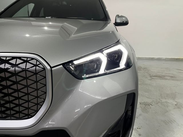 BMW iX1 eDrive20 color Gris Plata. Año 2025. 150KW(204CV). Eléctrico. En concesionario Unicars Ponent de Lleida